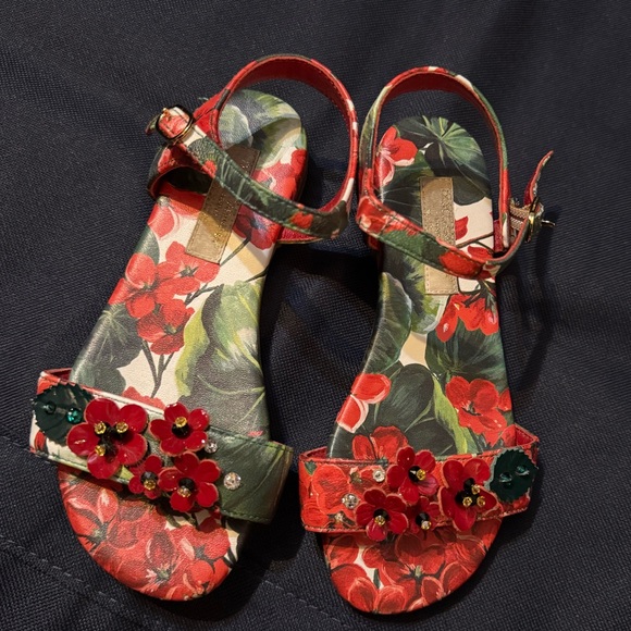 Gucci Floral Red and Green kids Sandals very good condition